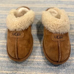 UGG Size 9 Women's Sherpa Lined Slippers Tan/Cream